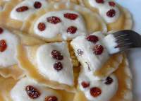 Вареники с творогом, изюмом и лимонными нотками