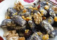 Праздничные клецки с маком и орехами
