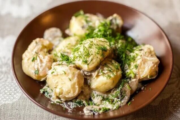 Полтавские галушки с куриными и свиными шкварками