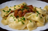 Вареники с соленым творогом и шкварками