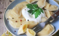 Домашние вареники с картошкой и луком