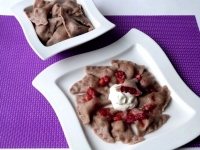 Вареники из цельнозерновой муки с клубникой